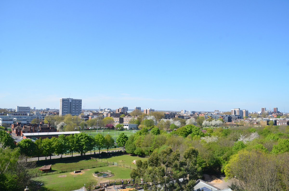 PhotoProMag's tweet photo. Look no further! The perfect flat to check out the #startup scene in London https://t.co/xlNFPav5jR   #shoreditch #siliconroundabout #airbnb https://t.co/KRCeMaLdKK
