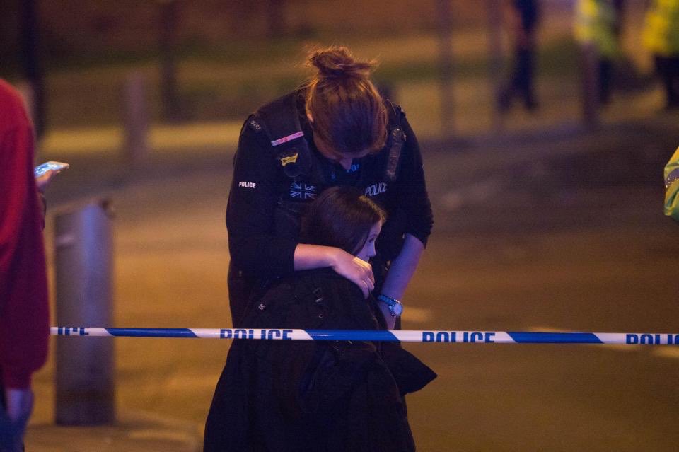 abou_anon's tweet photo. S'attaquer à la jeunesse, à la joie, à la liberté et à la culture. C'est vraiment des lâches, ils sont inhumains. #Manchester 🇬🇧 https://t.co/VtDnQw0QxZ