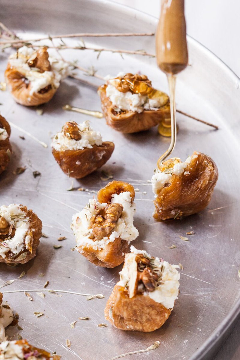 OliveologyUK's tweet photo. Our welcome snack made with #StarIngredients: Dried #figs, #walnuts, galomizithra #cheese and #raw #honey! #OliveologyCooks #COOKINGCLASS * https://t.co/3qNxreDxT1