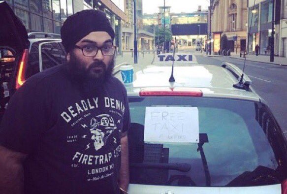 MightySigh's tweet photo. Dear world meet the Brits - that's how love is stronger than hate. #manchester 👊🏻🙌🏻 https://t.co/pOZsqy92R5