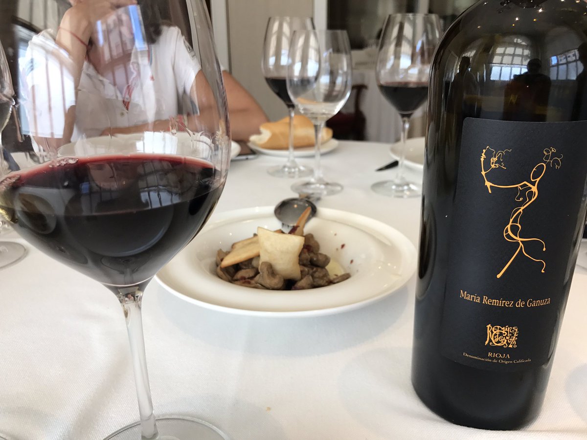 manuelsommelier's tweet photo. #GranComida #Rte @Alamedarioja #Fernando @RemirezdeGanuza #VinoBlanco #RemiredeGanuzaRva2009 #VinoTinto #MariaRemirezdeGanuza06
#Winelover https://t.co/zYqxY5Hpdm