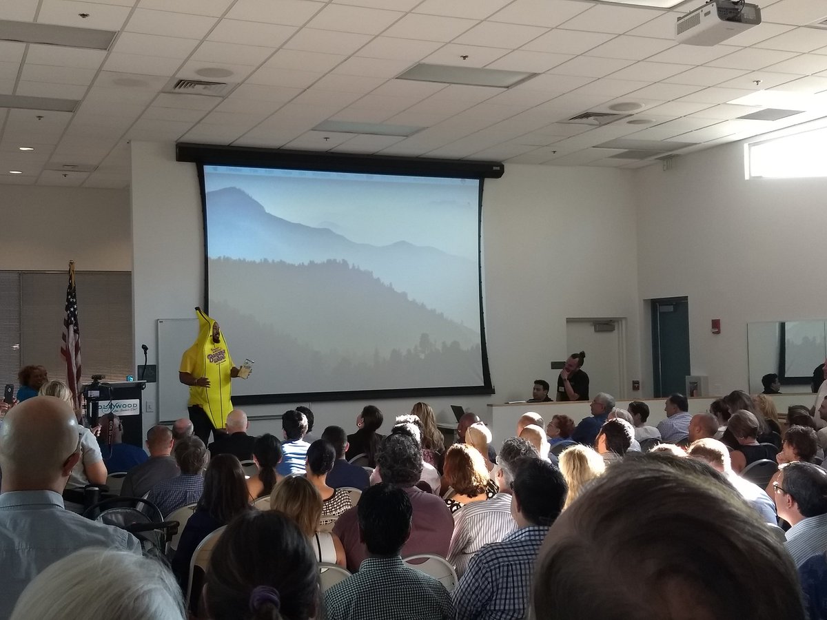 Thanks <a href="/drinkbananawave/">Banana Wave🍌</a> with the inspirational talk @SparkHollywood9 #sparkhollywoodfl