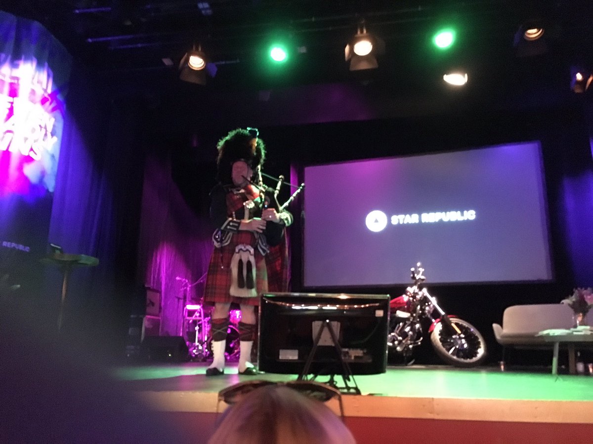 teveo_se's tweet photo. Nu händer det #vfm17 🎉 #teveo gänget är självklart på plats. #starrepublic https://t.co/Cb9BKFcSXm