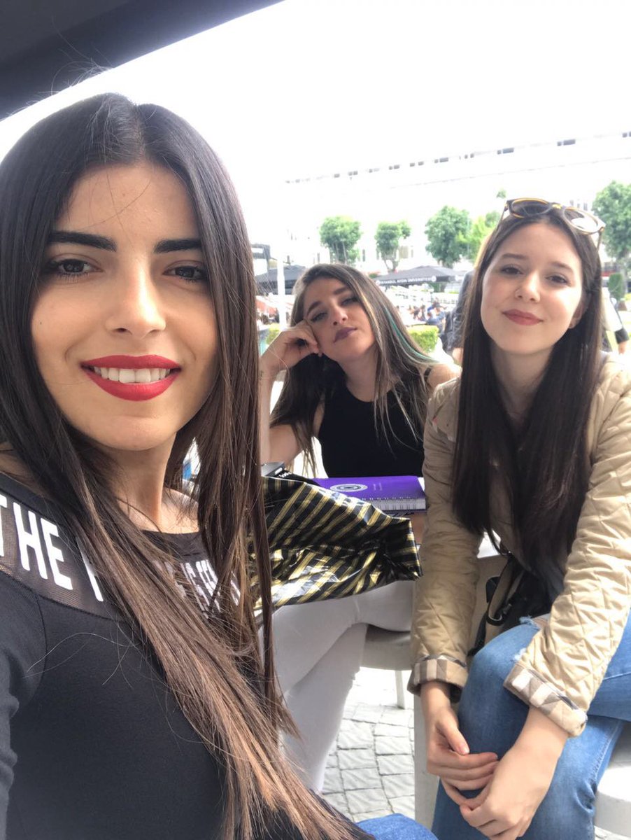 ssedapolat's tweet photo. Sınavları olmadığı halde benim için gelen biricik kankalarım 🐣 🐣🐣 https://t.co/QaknCkQheF