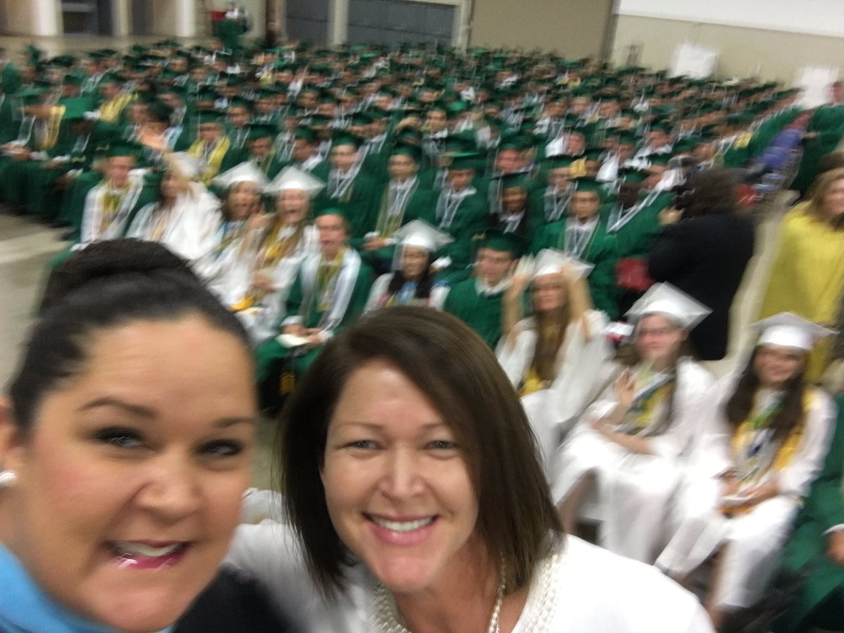 Saunders_IMS's tweet photo. Class of 2017 Graduation!! 👨🏻‍🎓 👩🏻‍🎓 @jupiter_high @JHSCO17 https://t.co/2rMQdoQWNu