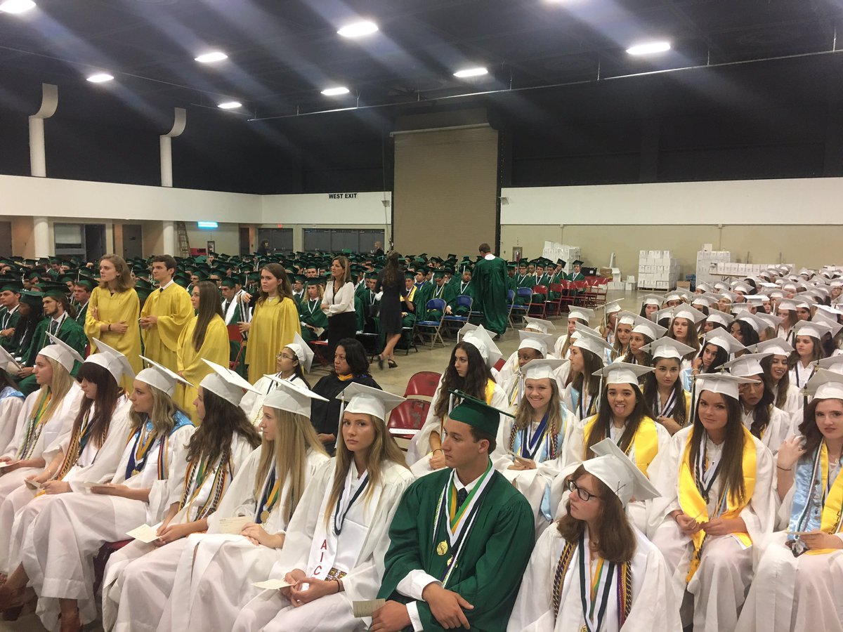 Saunders_IMS's tweet photo. Class of 2017 Graduation!! 👨🏻‍🎓 👩🏻‍🎓 @jupiter_high @JHSCO17 https://t.co/2rMQdoQWNu
