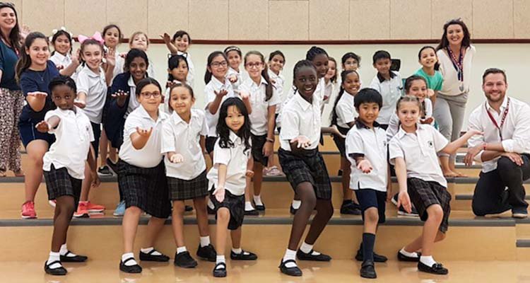 MarhabaQatar's tweet photo. Music expert #GregBeardsell has made choir singing the coolest trend in Qatar schools!
https://t.co/LqytFl23OH
#DohaCollege https://t.co/NXoaI4Il4V