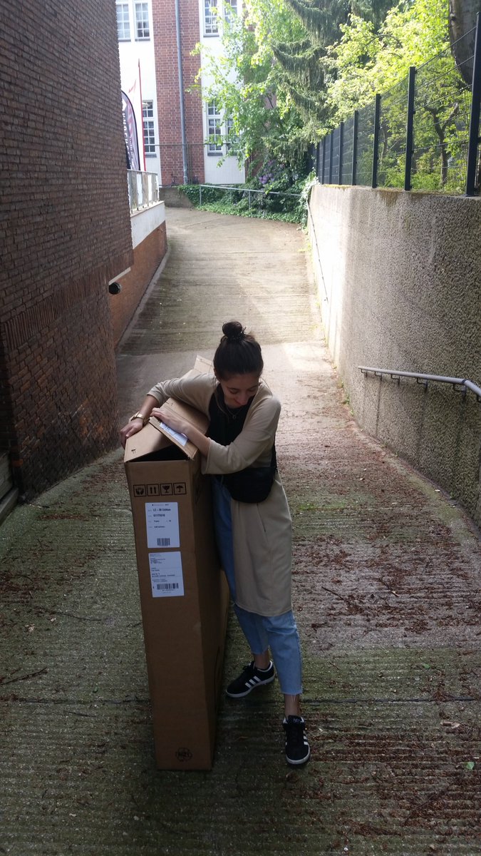 Was wir wohl mit diesem riesigen Karton machen? Findet es heraus bei unserer Aftershow im Vamos! #lunatic2017 #teamproduktion #teamaftershow