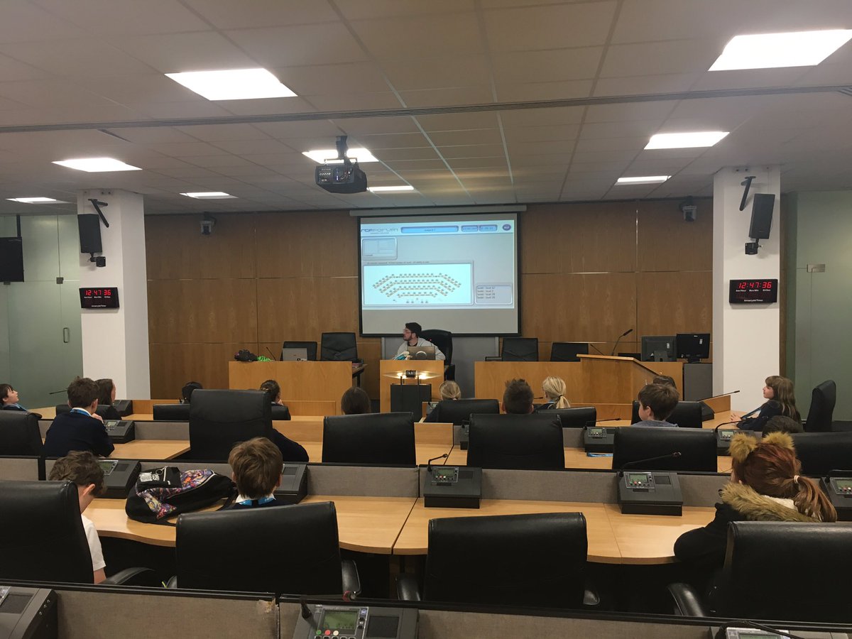 PembrokePrimary's tweet photo. Having a debate, lead by our tour leader Iestyn, about school days/hours #longerhours #lessdays #youngminds https://t.co/zSejg1AQf0