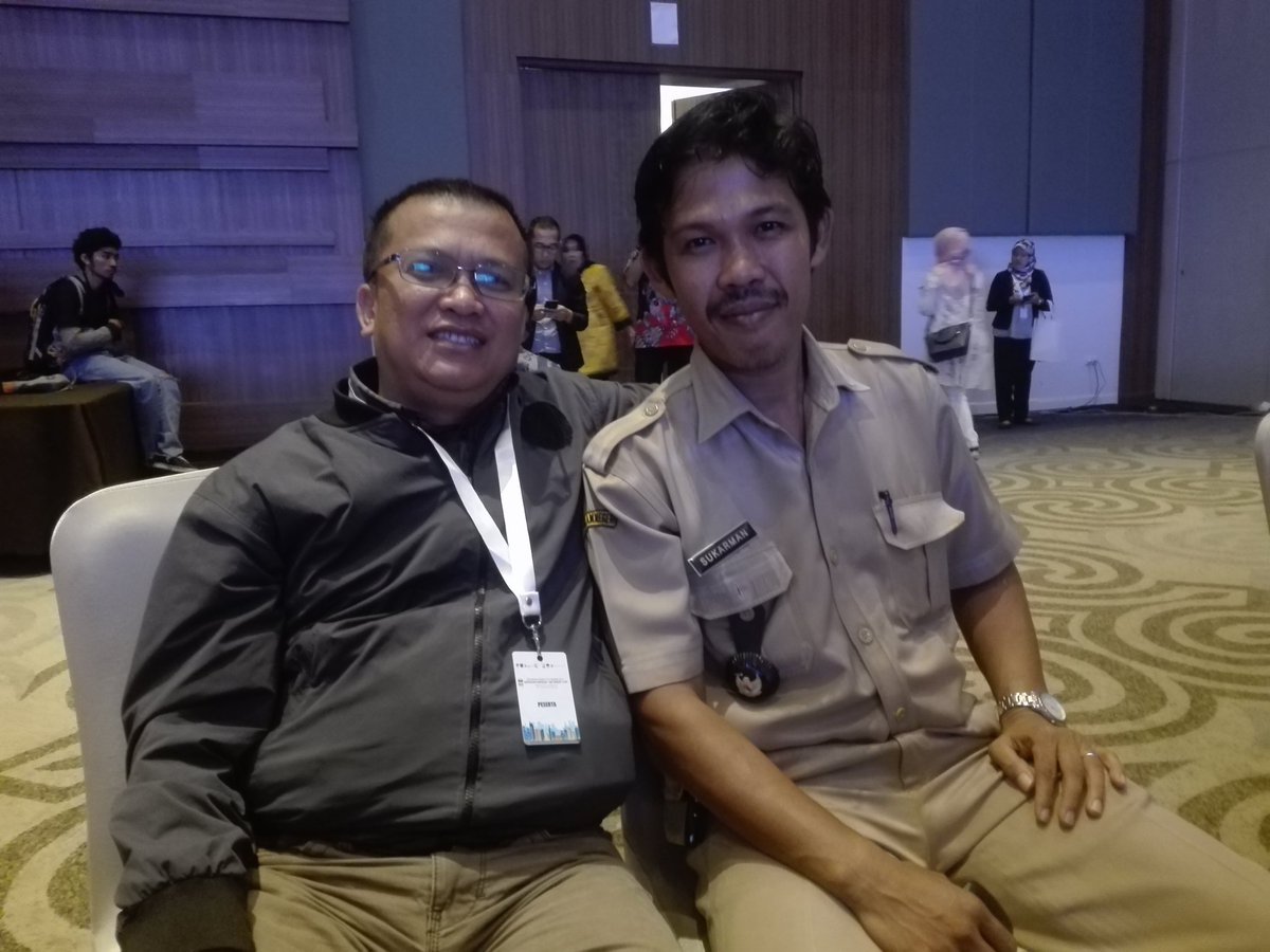 Bersama direktur <a href="/BP2DK/">BP2DK</a> di #smartcitysummit2017