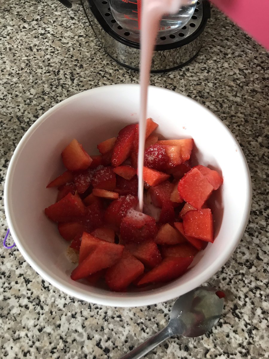CodingDobby's tweet photo. Frosties, strawberries, and strawberry milkshake. #LunchIsSorted https://t.co/AM6qdLaKUP