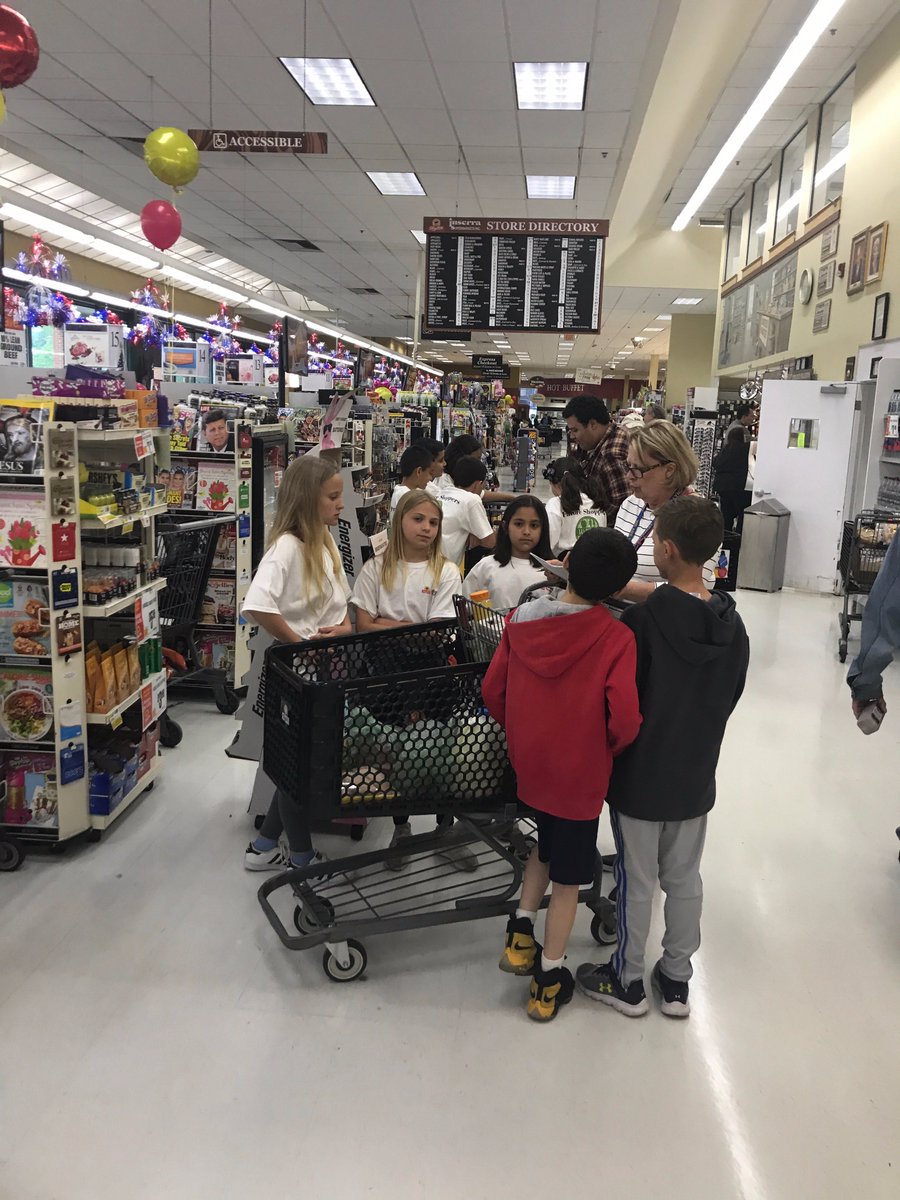 Roosevelt07071's tweet photo. The 4th grade went to Shop Rite to learn about healthy eating habits &amp; stay within a 50 dollar budget to select breakfast, lunch, and dinner https://t.co/0mY5Lohclo