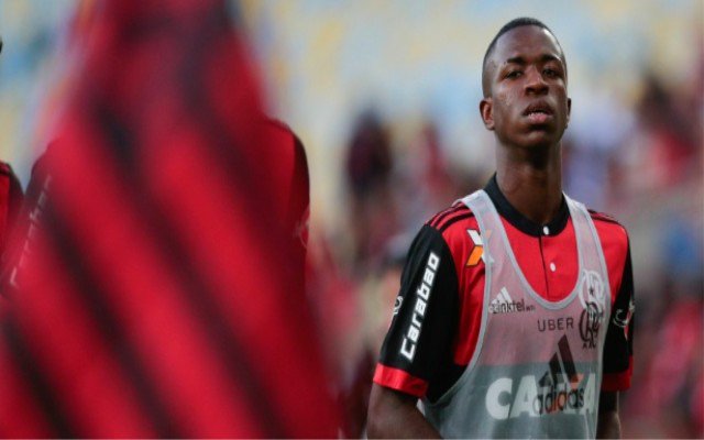 ColunadoFla's tweet photo. Vendido ao Real, Vinícius Júnior chora eliminação e pode ficar no Fla mais 2 anos - https://t.co/BH96ff2x3s https://t.co/dwVCdXD8DM