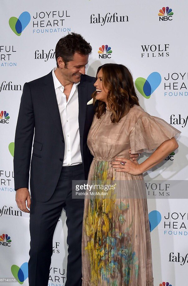MissPearl94's tweet photo. β€οΈπβ€οΈπβ€οΈ True Love π΅πΆ #Petska #MariskaHargitay #PeterHermann #love #perfectcouple #exemple #petskaforlife π @Mariska @PeterHermann https://t.co/j3lItov9SF