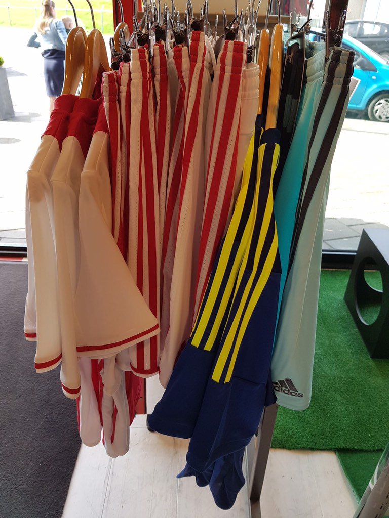 Laatste ajax items 2016 nu met 50% korting