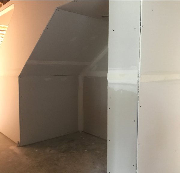 TrimtexDrywall's tweet image. 5th St. Construction in Saskatchewan, Canada rocking Angle Master and Mud Set Beads on this basement project! #anglemaster #construction
