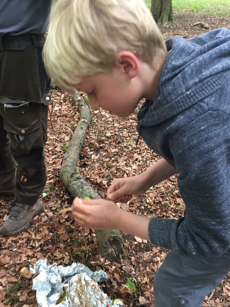 FaganKf's tweet photo. Lunch is served! @Cokethorpe @BushcraftOnline https://t.co/EgCwWEhiL5