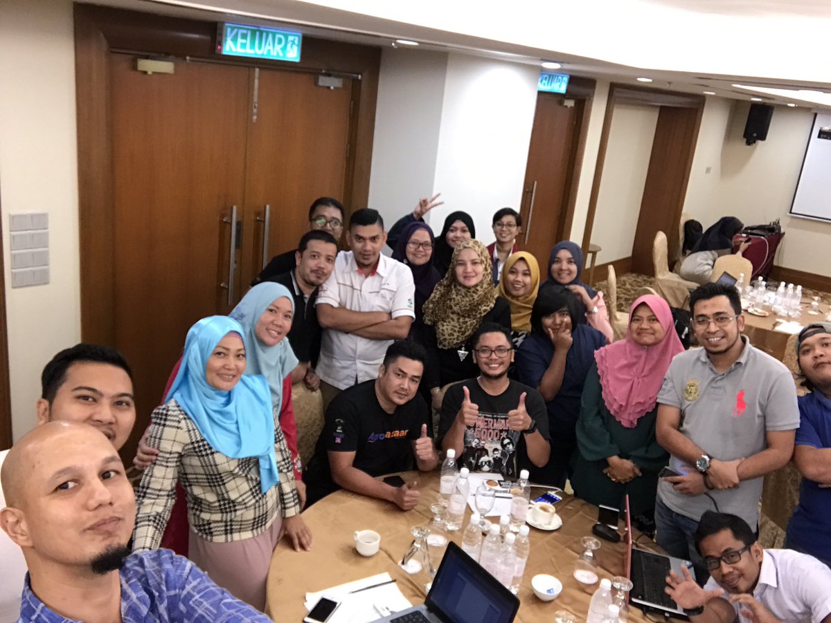 umz1224's tweet photo. Awesome time with FAMA OFFICIALS #agrobazaronline #jomraya https://t.co/rVa9NFVj5k