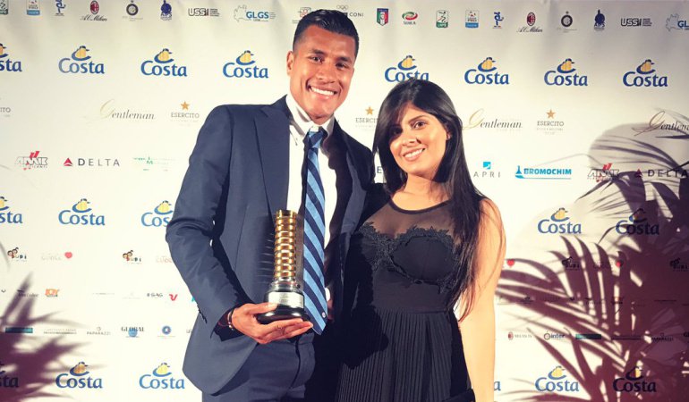 Golombianos's tweet photo. #SerieA🇮🇹 #CoppaTIM🏆 - La chilena de J.Murillo🇨🇴(@JeisonMurillo19) a Bologna ganó premio al mejor GOL del año. https://t.co/94cXCemYDc https://t.co/DnWmXvGjNa