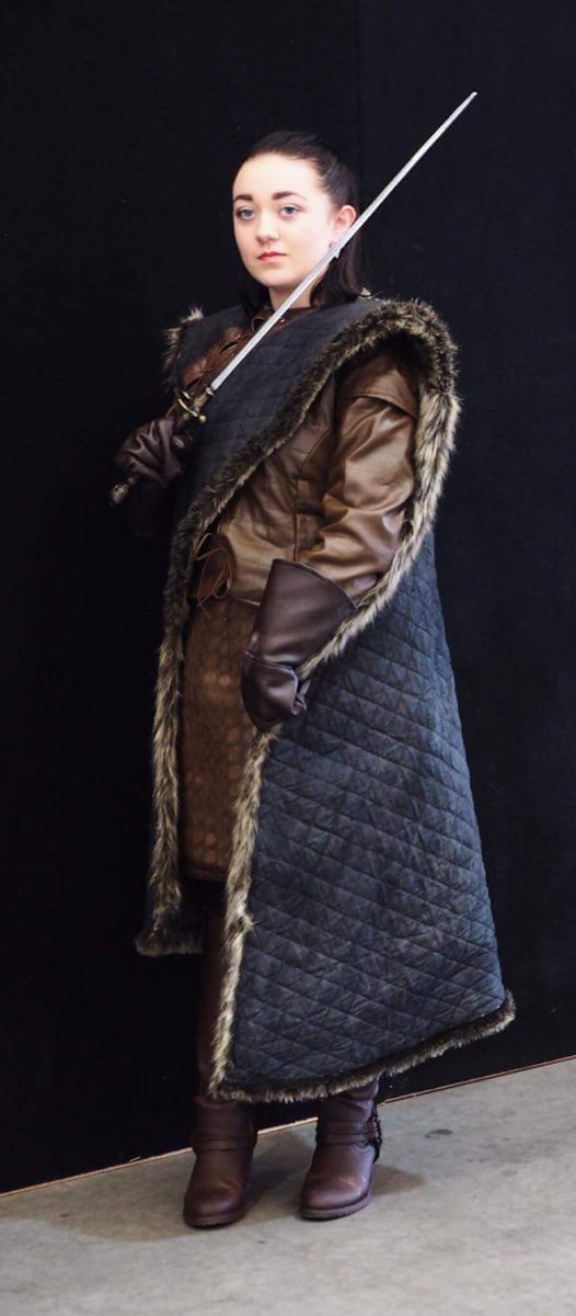 wolfgirlsansa's tweet image. I swear this girl is literally Maisie's twin. I won't be able to tell her and Maisie apart  if they're both standing in the same room