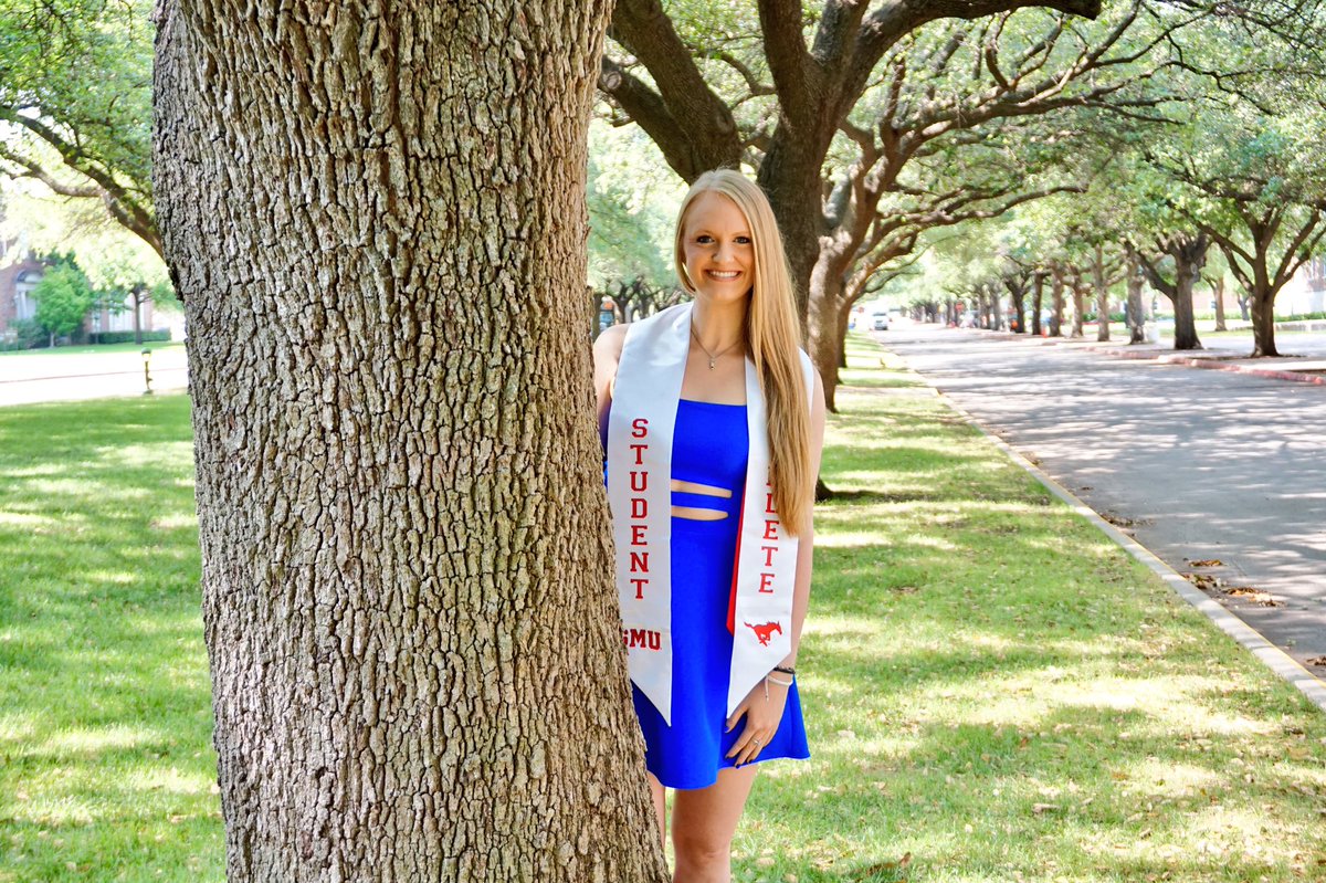 JanelleBell_10's tweet photo. I'm positive I spent the last 4 years at the most beautiful university in America ❤️🐎💙 @SMU #SMUGrad https://t.co/nh29Tj47sB