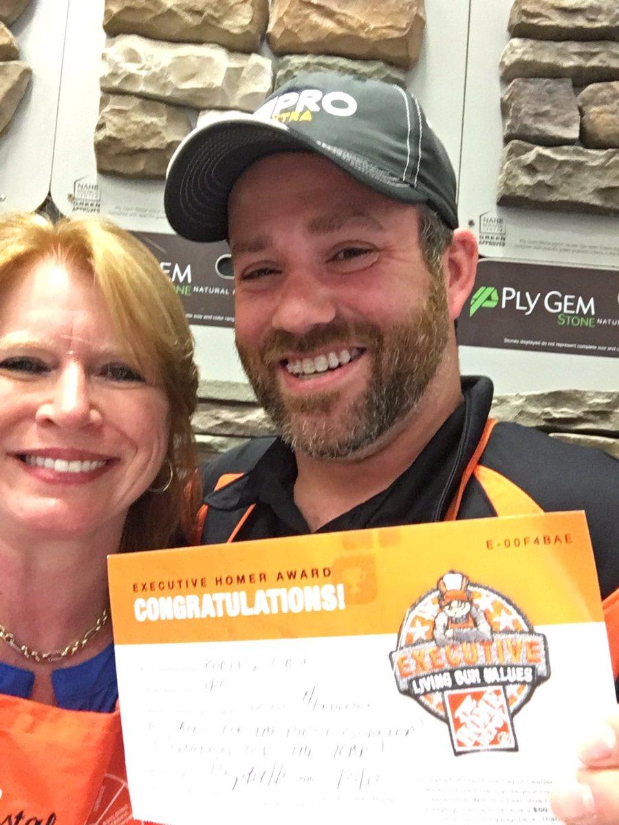 crystal_hanlon's tweet photo. Our Troy, MI store, #2706, ready for Memorial Day Weekend!  Go Garden! Thanks Team! https://t.co/hiVmmqCZAe
