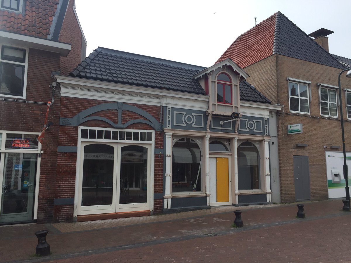 SmitsDokkum's tweet photo. Nieuwe M&amp;S telecom winkel krijgt vorm. #historisch #pand #Dokkum wordt in ere hersteld. https://t.co/rPjvCORw18