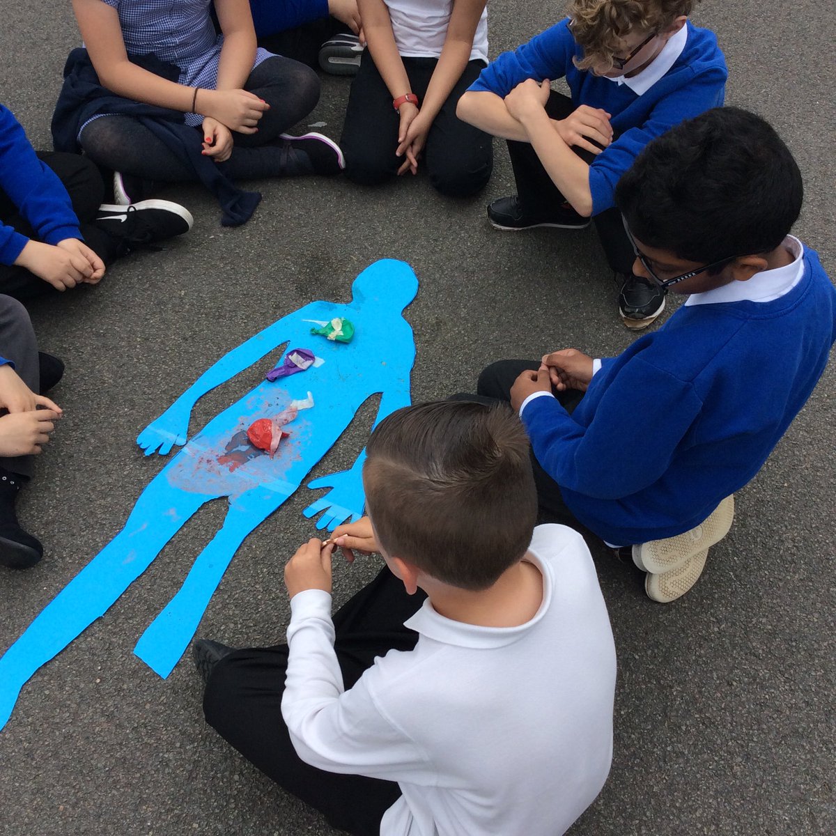 MowmacreHill's tweet photo. Year 5 recreating the plague symptoms using balloons of soup, treacle and food colouring #soupforvomit #grossbutfun https://t.co/INTgamm6ID