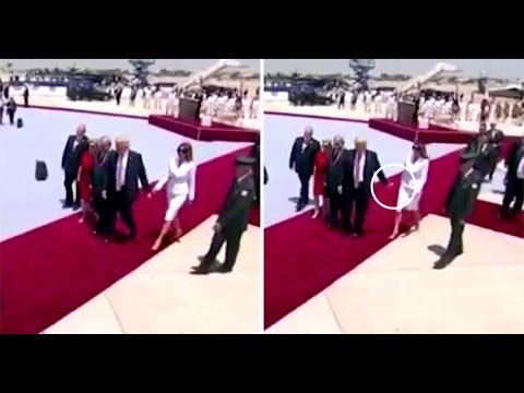 Melania rechaza tomar la mano de Donald Trump VIDEO: Politics Video Channel ow.ly/xqVV30bXp9L