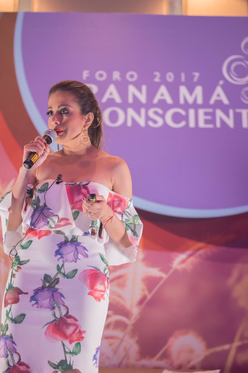 zeniavasquezv's tweet photo. Honrada y Agradecida!🙏🏼
#PanamaConsciente #Foro2017
@dialogan2 @RobaMorena @iamJohaPalacios @annicoppola 👏🏼 https://t.co/QD2HUKG1v4