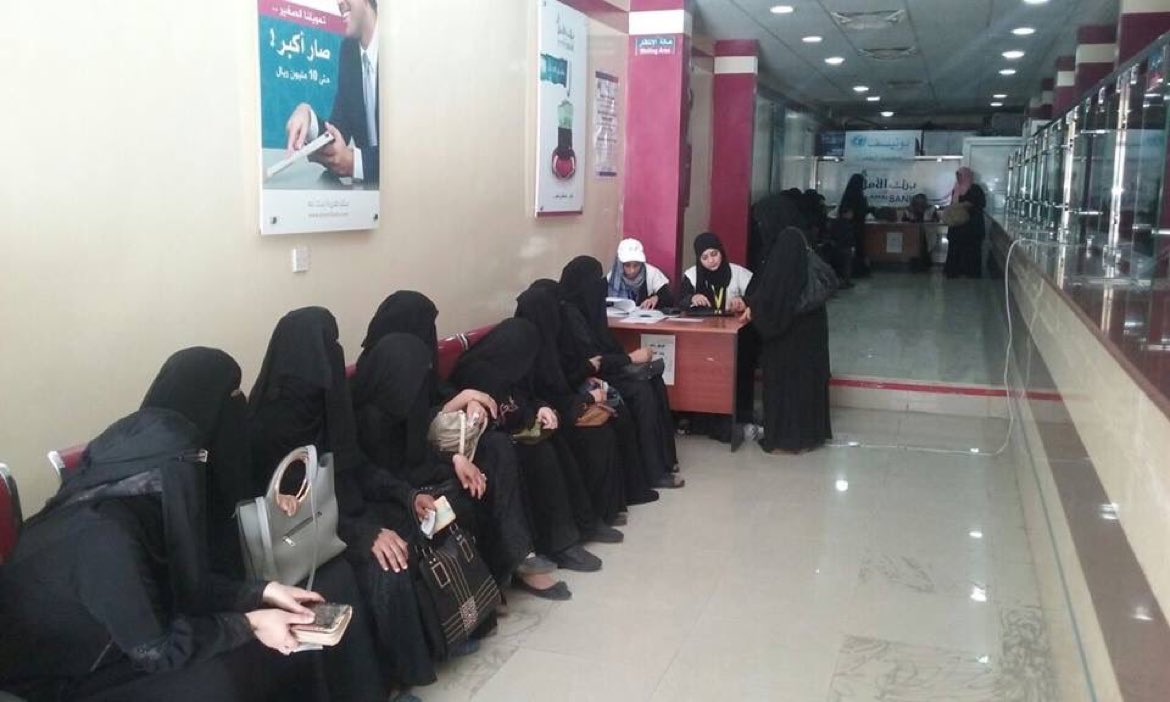 reemamouhammad's tweet photo. About 80% of families across #Yemen are in debt or are borrowing money. They are eating less or skipping meals to just survive. #Aid4Yemen https://t.co/D7kVtEC4BT