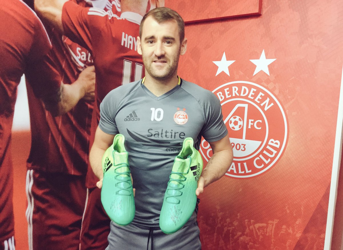 Thanks to our friends <a href="/adidasUK/">adidas UK</a> we have a pair of Turbocharge X 16+ boots to giveaway signed by <a href="/nmcginn10/">Niall McGinn</a>! #NeverFollow 
RT to enter!
