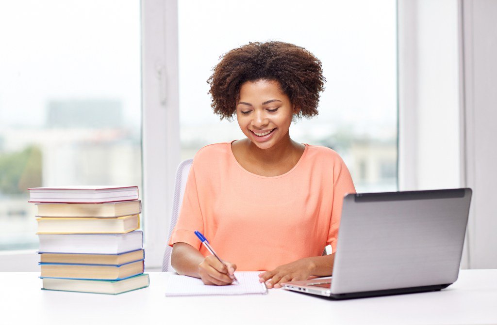 LKurstin's tweet photo. College Bound Juniors – Get Started on your Essay Now https://t.co/8fnwAJ54au https://t.co/nlotDBfiyO