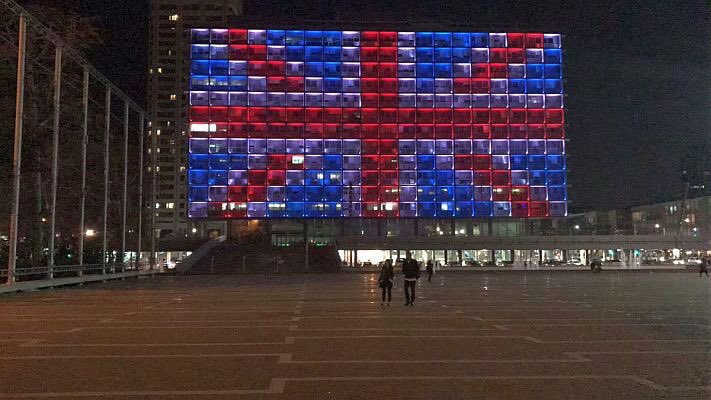 World monuments illuminated with Britain's Union flag in tribute to Manchester victims  DAh8NpAXoAQgYK7