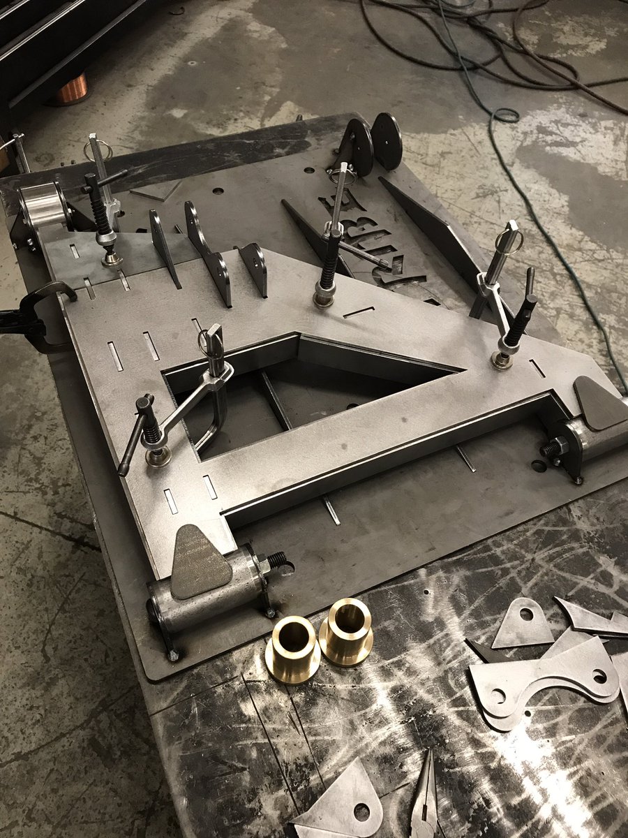 adam_tribe16's tweet photo. Lower A arm setup underway! https://t.co/BhtNV8bFPA