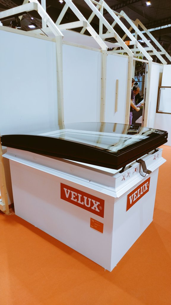 ConstrumatBCN's tweet photo. La ventana con vidrio curvado de @VELUXSpain se expone en el showroom de #BarcelonaBuildingC https://t.co/RztWIjsy2W