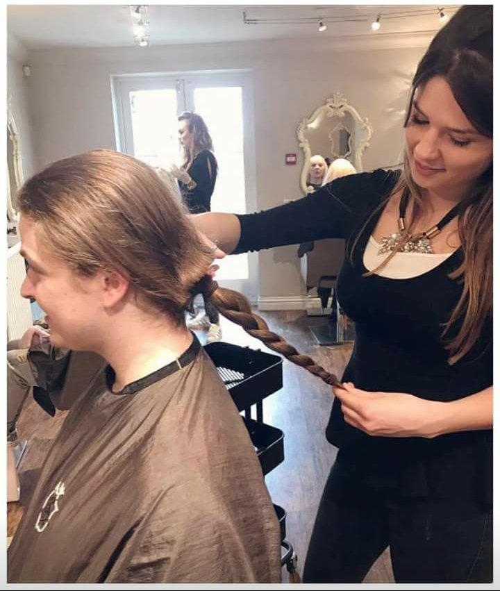 BolderoFilby's tweet photo. Can you believe this is the same guy?! What a difference a haircut can make. Great work on Peter, Erica! #transformationtuesday #Kingslynn https://t.co/42MvJmKVmq