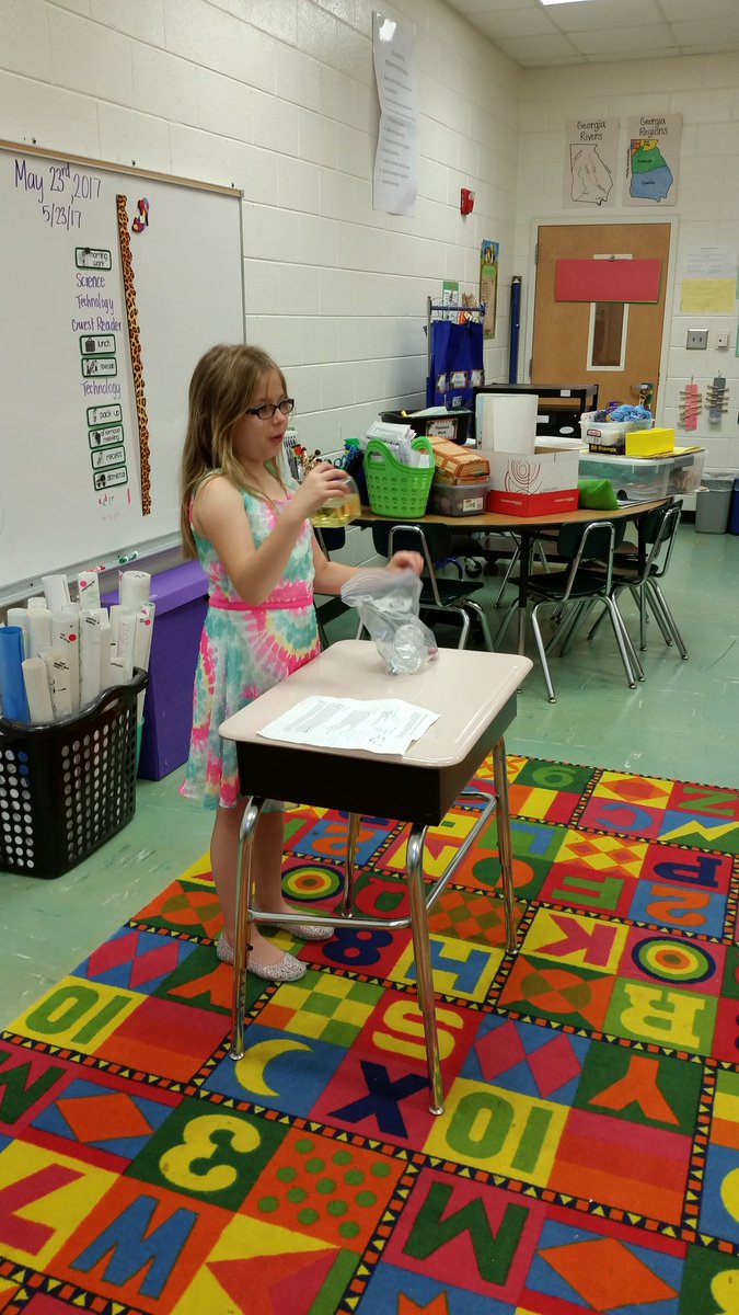 mrsbaileyNHE's tweet photo. Microscopes, lava lamps, and snow oh my! We had a blast doing our science experiments! #nhebrightknights https://t.co/vhcb5QCtEJ