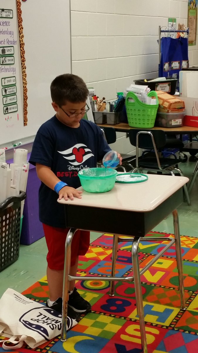 mrsbaileyNHE's tweet photo. Science fun! #nhebrightknights https://t.co/RdD5ISGCu3