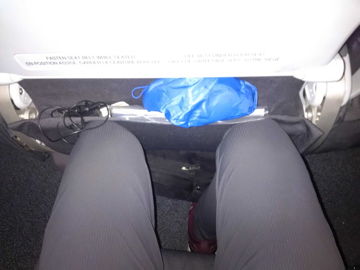 SwOttMasters's tweet photo. #ACRouge can the knee room get any smaller? I'll be able to tell if the flier in front needs a spinal adjustment. https://t.co/OFMfQip705
