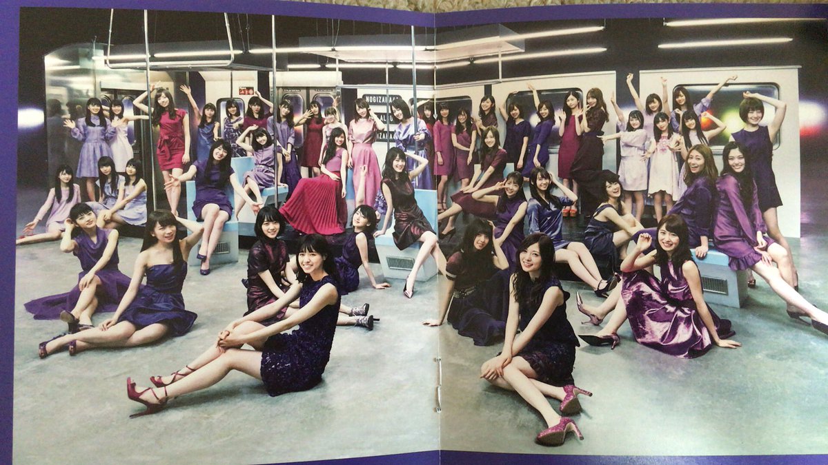 鷹 生まれてから初めて見た夢 歌詞カードの中央を開くとメンバーが笑顔の集合写真 生まれてから初めて見た夢