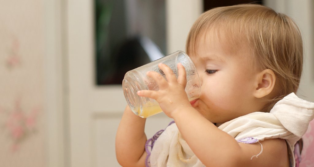 WebMD's tweet photo. The American Academy of Pediatrics releases new recommendations on fruit juice. What you need to know: https://t.co/nc0Jb6Mmy1 https://t.co/efJqchmSZZ