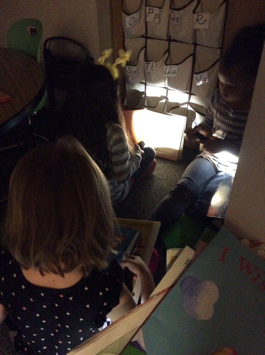 ELIwithMrsK's tweet photo. Reading with flashlights today @ceDCSD https://t.co/AUDncIvwNt
