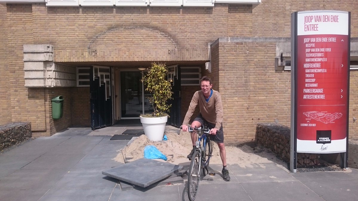 SusannevanBoom's tweet photo. Zojuist gesproken met @fenwbeurs over #socialmedia campagnes met @BoomYourEvent. Eerste bezoek met de #fiets vanuit Hilversum 33km! https://t.co/3GZq7lcBQy