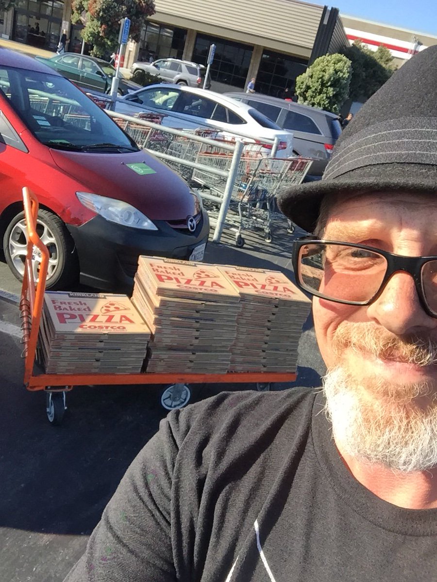 replateyourmeal's tweet photo. 😍 Excited to join @PHCSF @LavaMae @SimplyBasicsOrg on #DayofDignity with delicious #replated pizza from @Costco for 200+ people in #SF https://t.co/e6vlQLrfRG