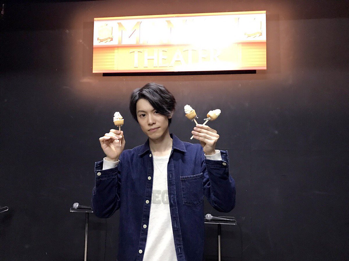 沢城千春 実はこのジャケ写で摂津万里くんが持ってるカップケーキ 3月のイベントで食べましたー 美味しかっな A3 沢城千春 実はこのジャケ写で摂津万里くんが持ってるカップケーキ 3月のイベントで食べましたー 美味しかっな A3