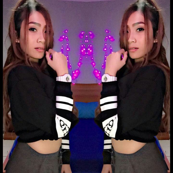 OKTADINDA's tweet photo. OMG! Kamu harus melihat ini. #BIGOLIVE > #girl Ngamen lagi.  
https://t.co/4hQhefDUDS https://t.co/oes0X7R1z5