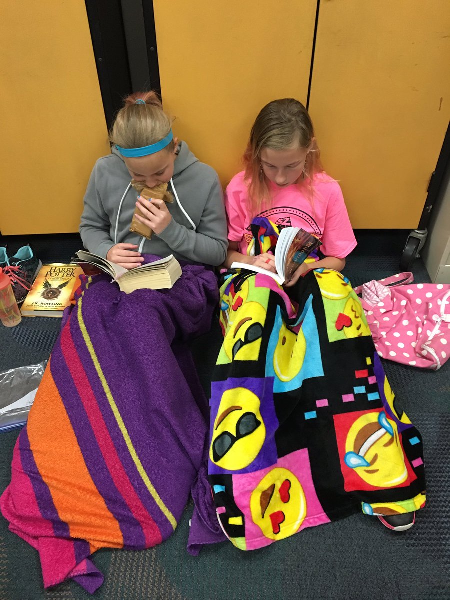 MeldrumSuz's tweet photo. The reading continues ... Hello summer reading . Meldrum 3/4 Language Arts. @RSMSPrincipal  #rsmsrocks https://t.co/wwQMxRbQke