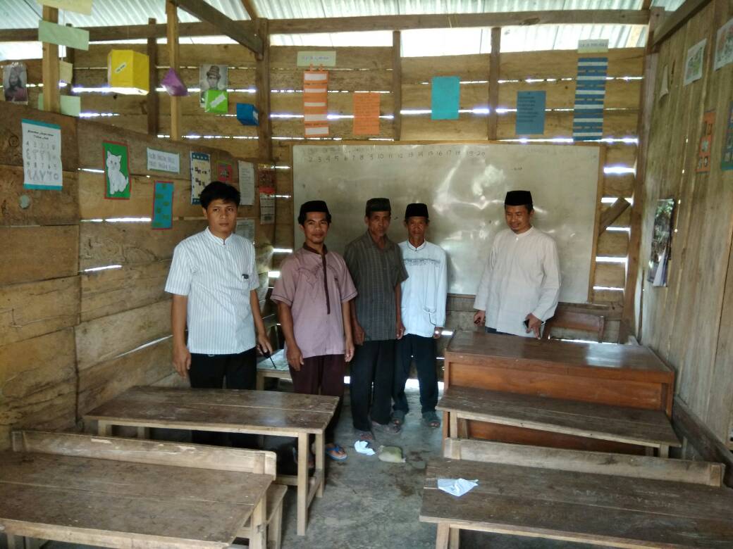 ramlantagalo's tweet photo. Slalu mlihat dari dkat
Mndtng skolah trpncil n memikrkan jln kluar dari sgla kndlanya sdh mnjdi kbiasaan Aziz, bahkn sblum jdi anggta DPDRI https://t.co/nZ4qgA7QNM