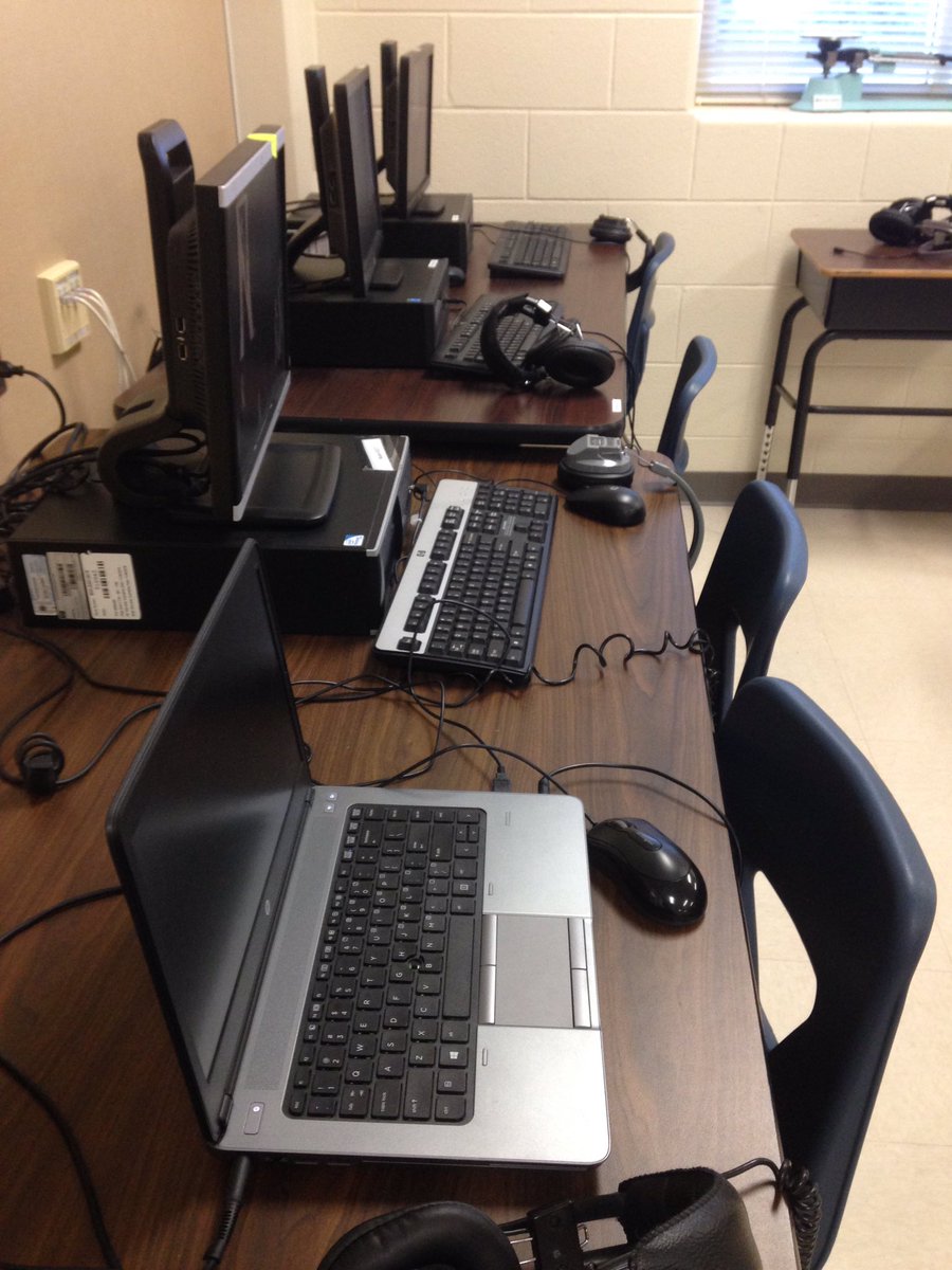 Day 7: I use technology in centers and small group work. #mohler6chat <a href="/soozie62/">𝕊oozie🌼</a>